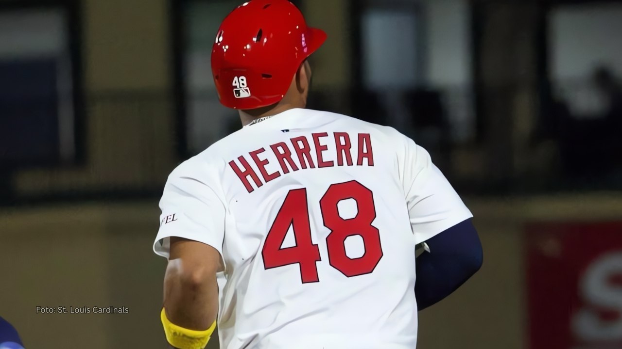 San Luis derrota a Houston y le corta racha de triunfos Iván Herrera recorriendo las bases tras jonrón con St. Louis Cardinals