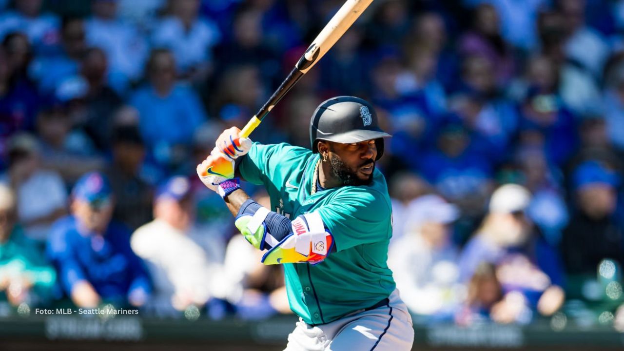 Randy Arozarena suena 2 con Seattle y extiende racha ofensiva Randy Arozarena abrió su casillero de cuadrangulares con la franquicia de Seattle en el Spring Training.