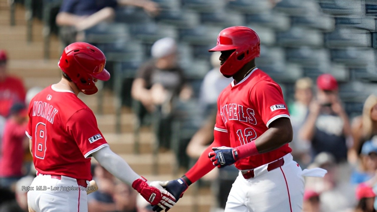 Descomunal jonrón de Jorge Soler supera marca en MLB Jorge Soler celebra con Mickey Moniak un cuadrangular