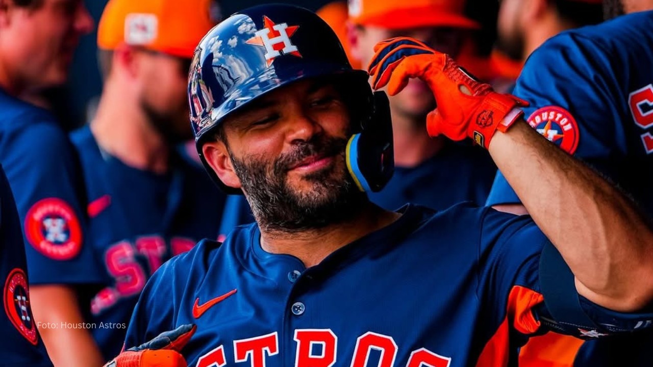 Jose Altuve suena 1er jonrón con Houston en 2025 Jose Altuve celebra en el dugout de Houston Astros