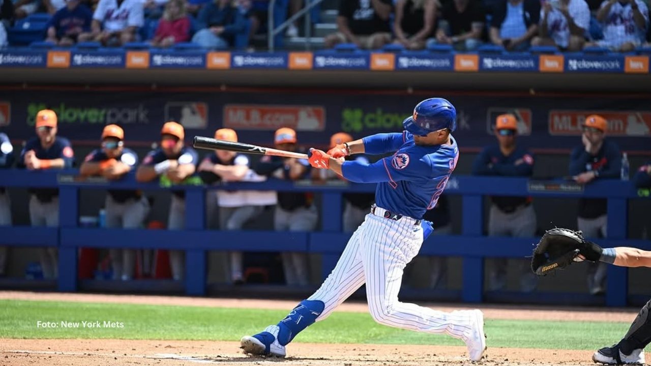 Juan Soto suelta tablazo a 109 MPH ante Miami Juan Soto conectando un extrabase con New York Mets