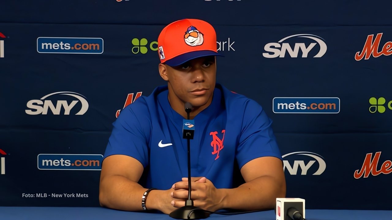 Juan Soto revela por qué firmó con Mets y no con Yankees Juan Soto en una conferencia de prensa