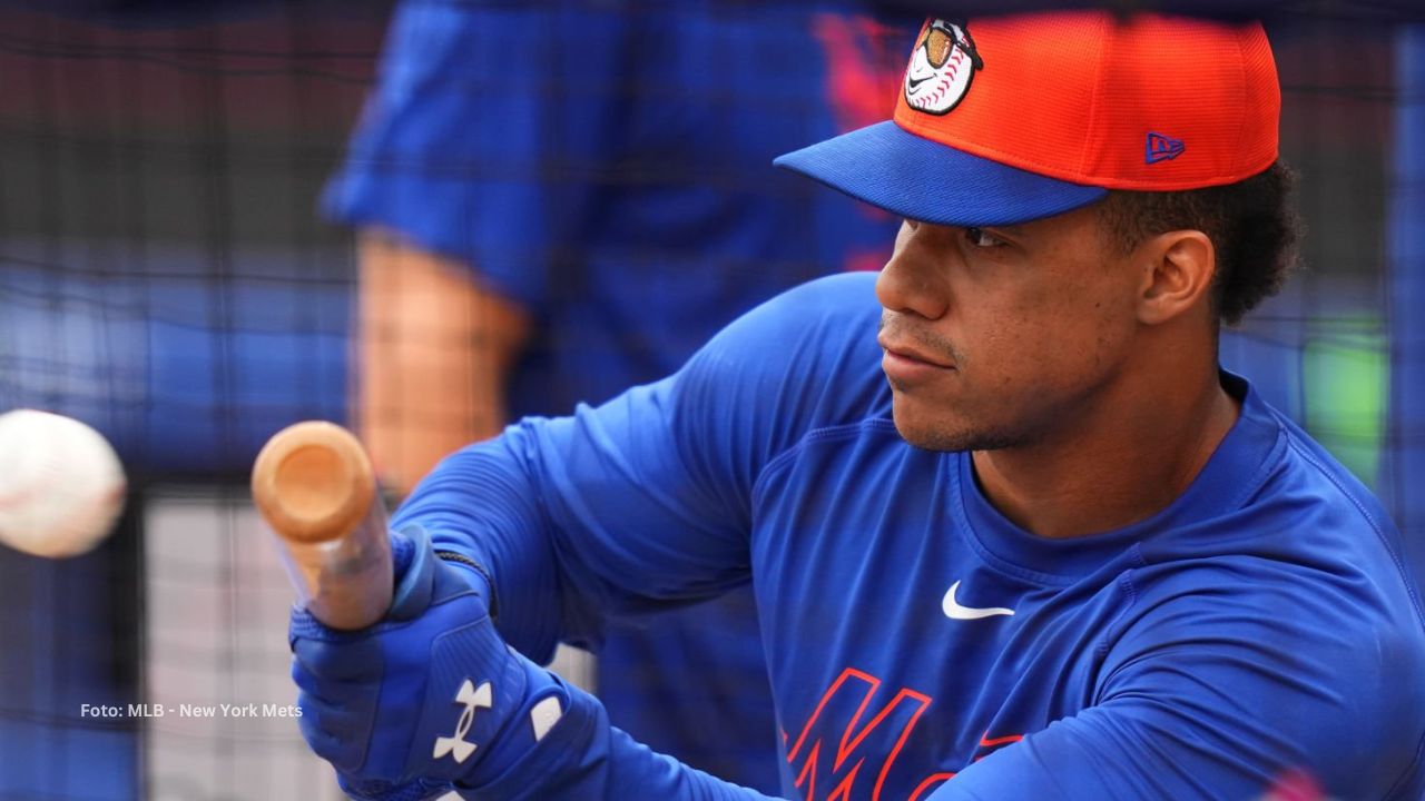 Juan Soto firma autógrafos a pequeños fans en Florida Juan Soto firma autógrafos a pequeños fans en Florida