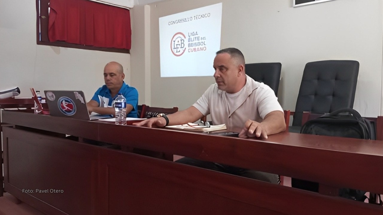 Osvaldo Vento, Presidente del INDER y Juan Reinaldo Pérez Pardo, Comisionado Nacional del beisbol cubano