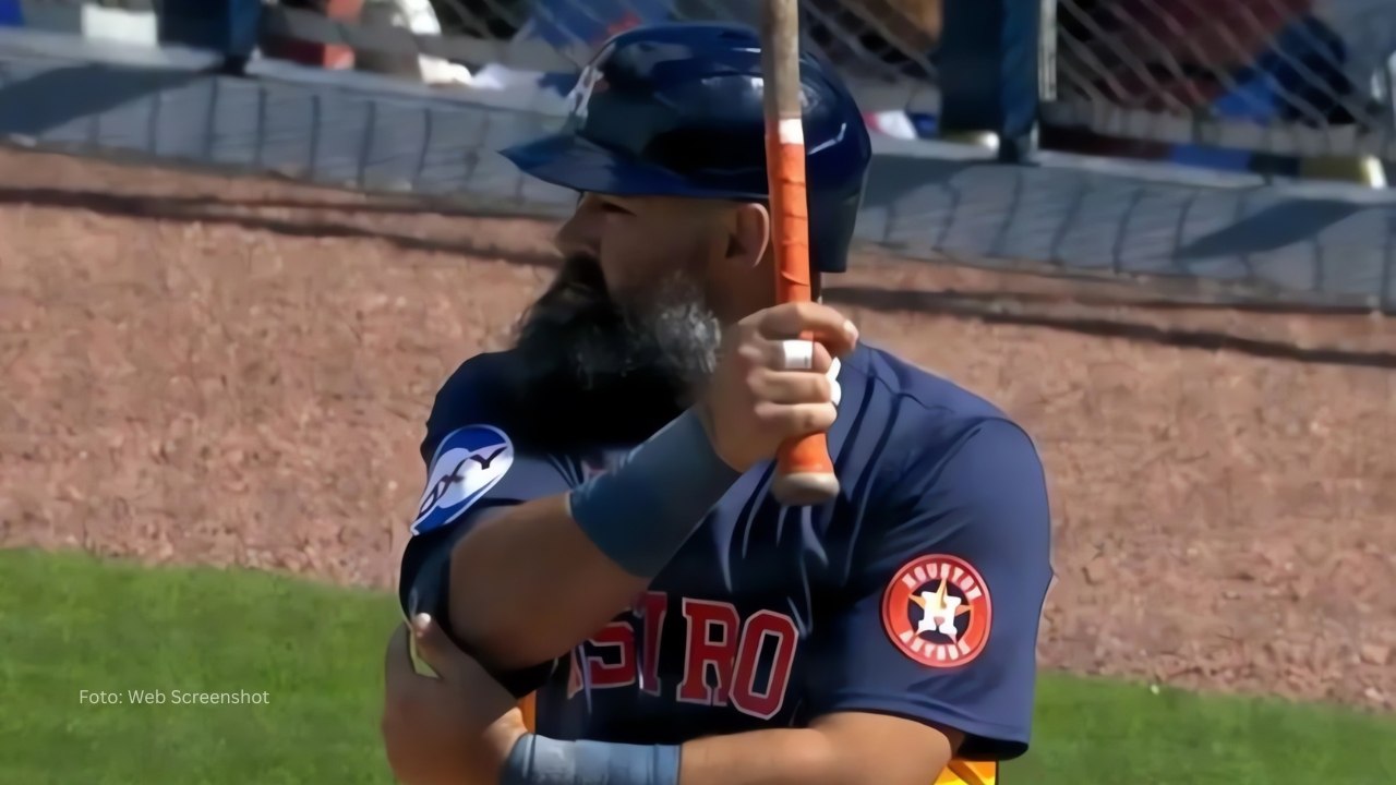 Infielder venezolano fuera tras ajuste en roster de Houston Luis Guillorme tomando turno con Houston Astros