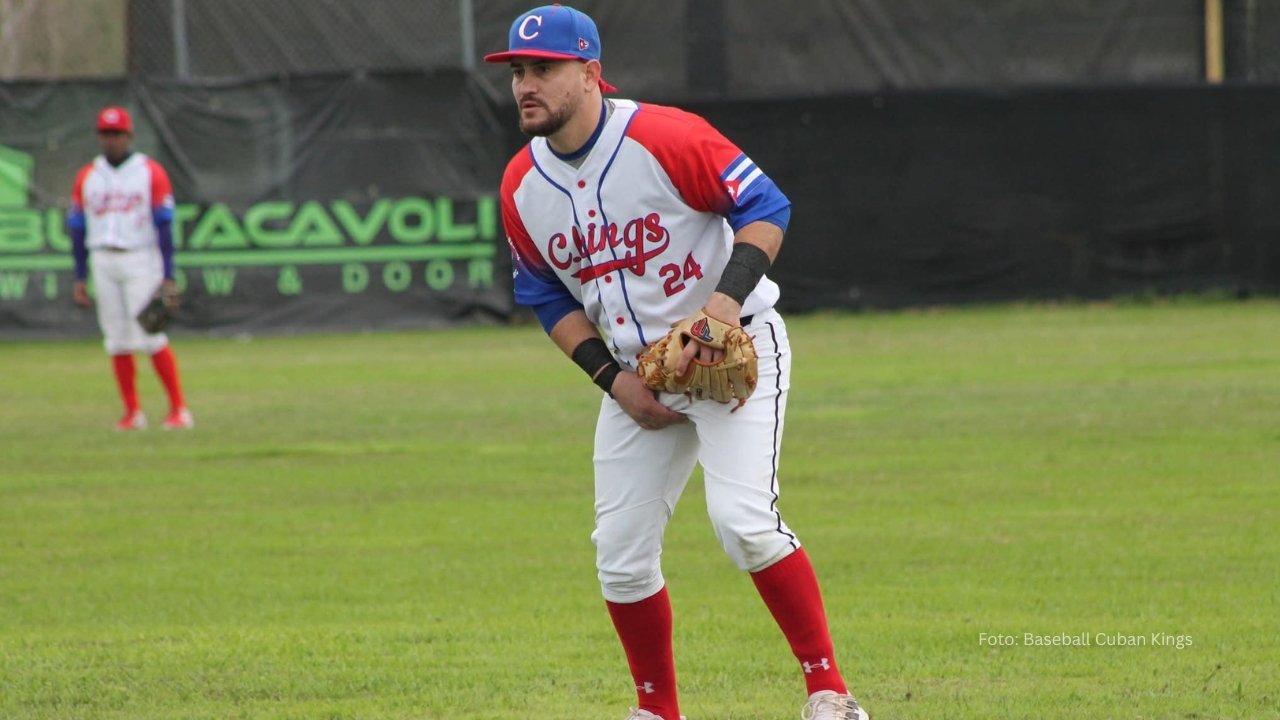 Manuel Alejandro Ávila en un juego con Baseball Cuban Kings