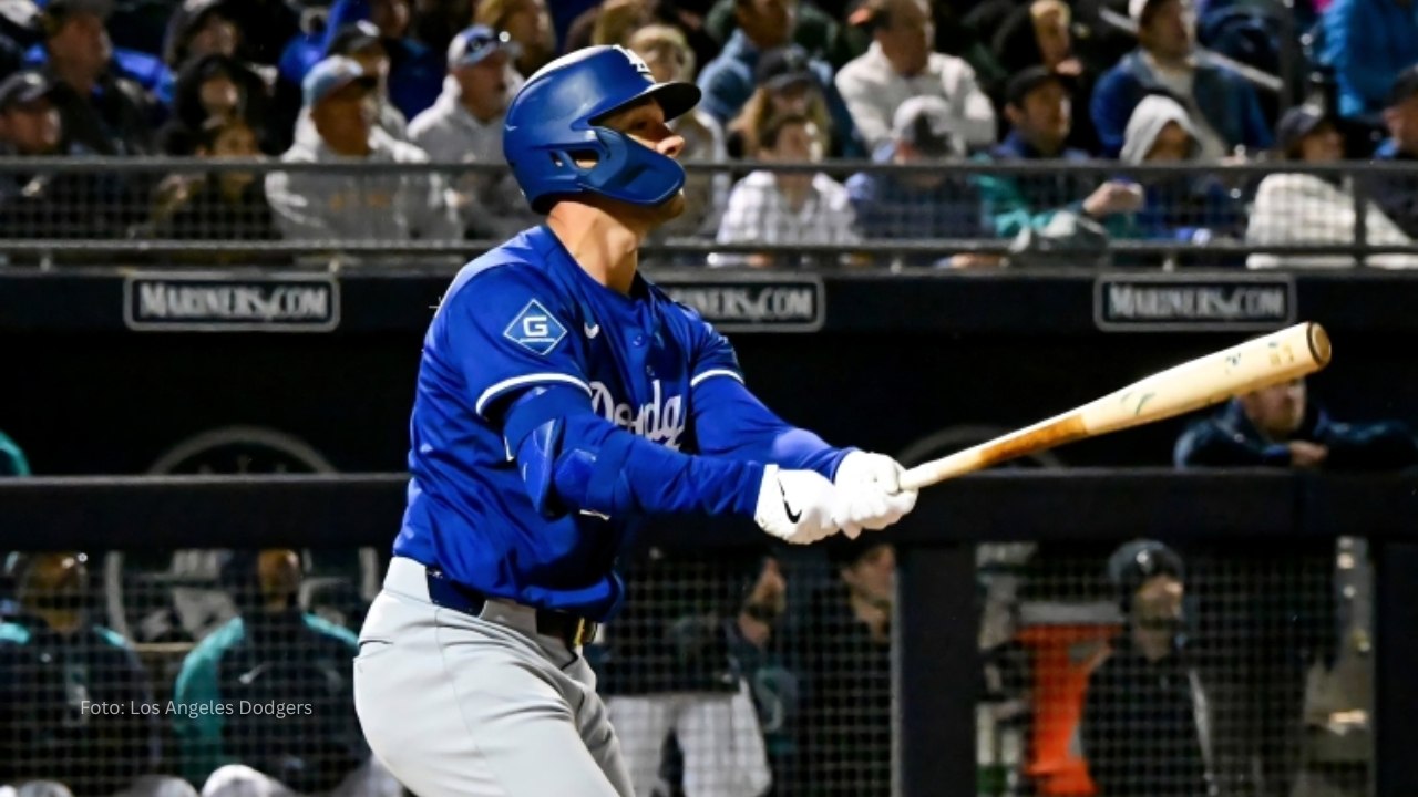 Michael Conforto bateando con Los Angeles Dodgers