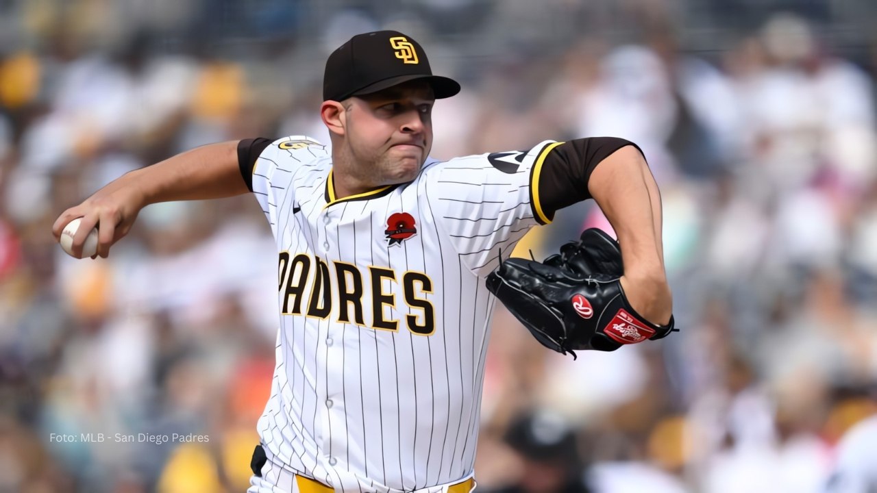 Michael King lanzando con San Diego Padres