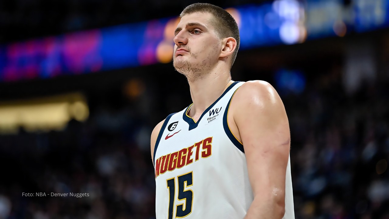 Nikola Jokic hace historia con logro inédito en NBA Nikola Jokic con el uniforme de Denver Nuggets