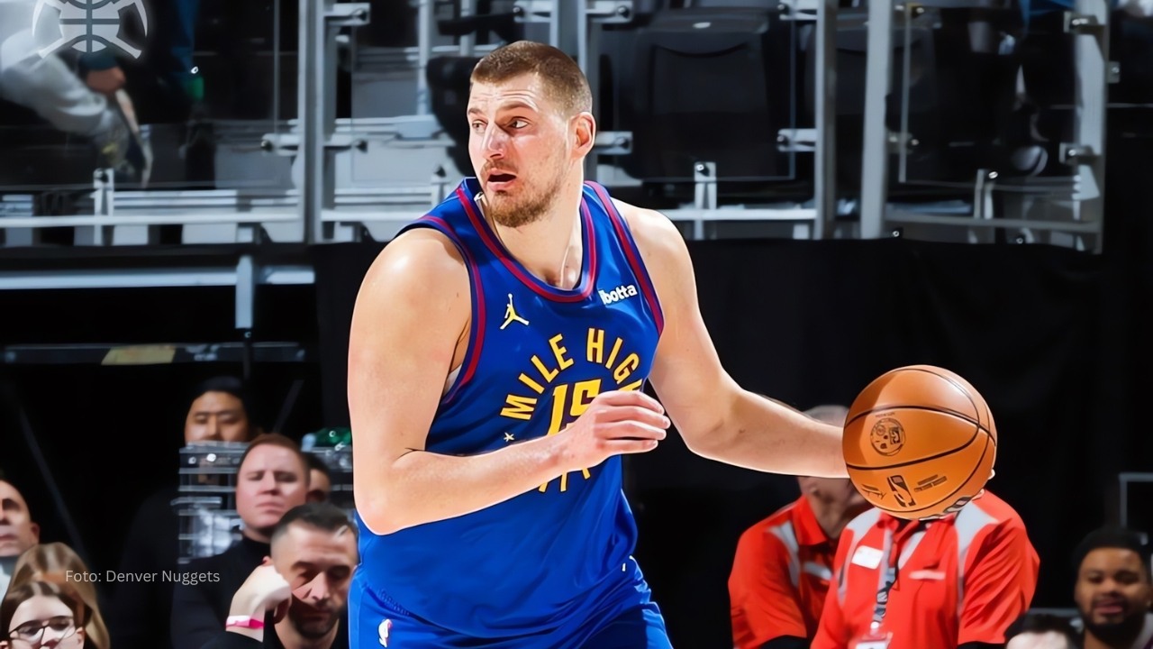 Nikola Jokic en un juego con Denver Nuggets