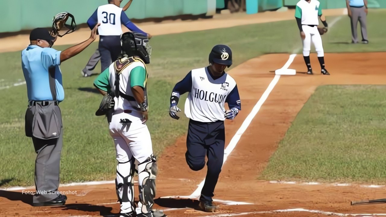 Escándalo en beisbol cubano: Holguín varado por horas en plena carretera Juego entre Pinar del Rio y Sultanes de Holguín