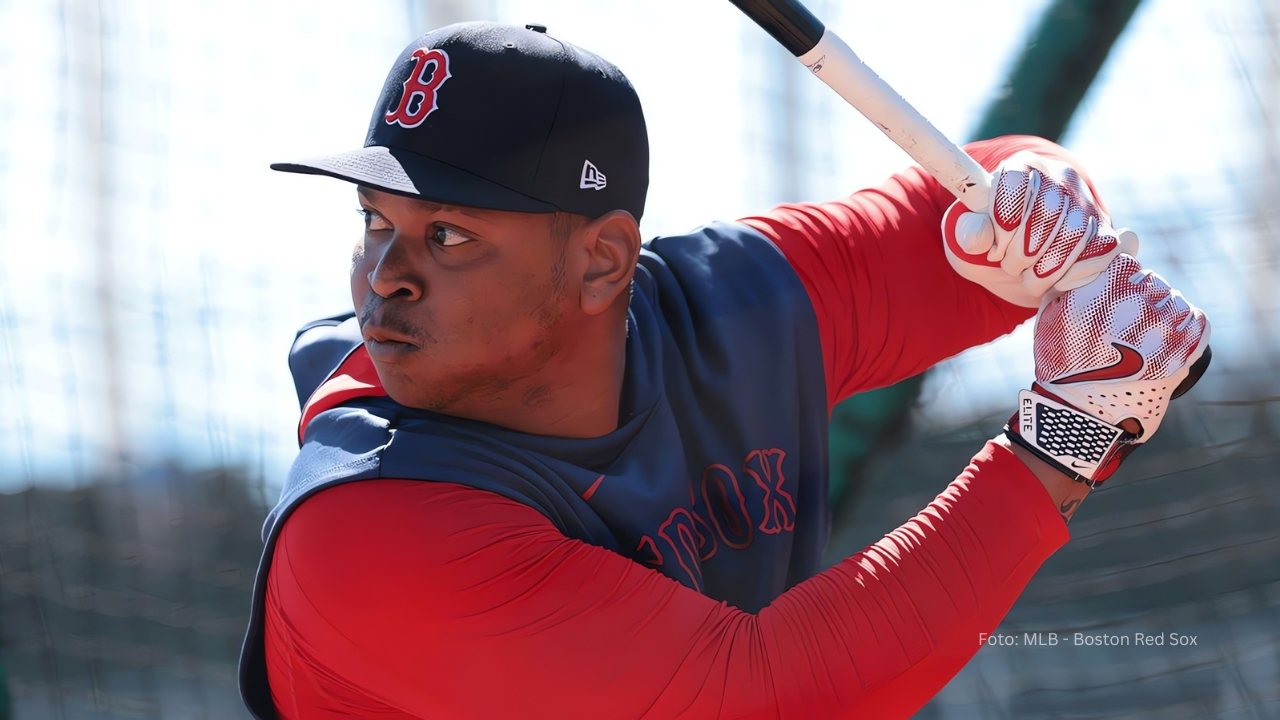 Rafael Devers en una practica de bateo de Boston Red Sox