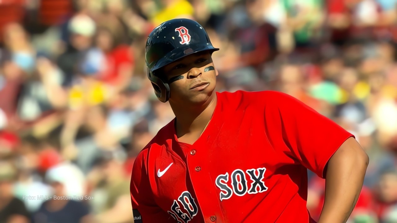 Rafael Devers responde molesto a prensa de Boston: “Busquen otro tipo de contenido” Rafael Devers en un juego con Boston Red Sox