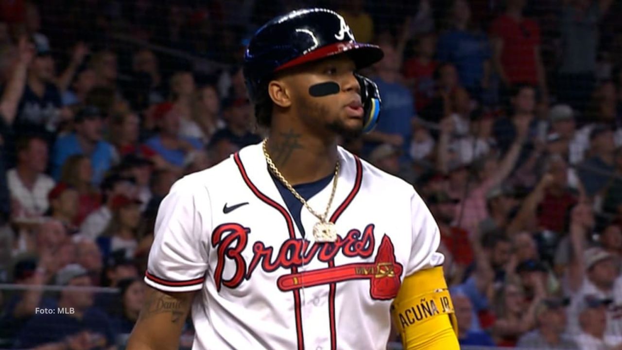 ¿Regreso de Ronald Acuña Jr en dudas tras firma de Alex Verdugo? Ronald Acuña Jr con el uniforme de Atlanta Braves