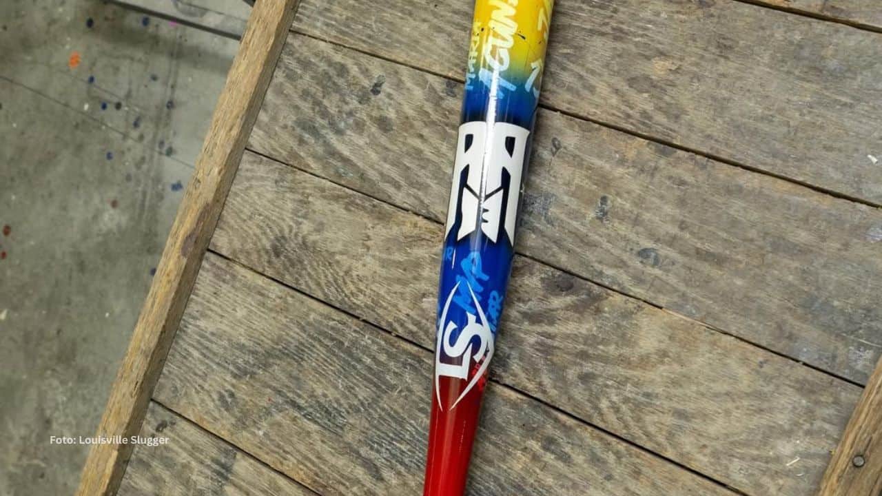 Ronald Acuña Jr exhibe bate en honor a Venezuela y su familia Bate de Ronald Acuña Jr elaborado por Louisville Slugger