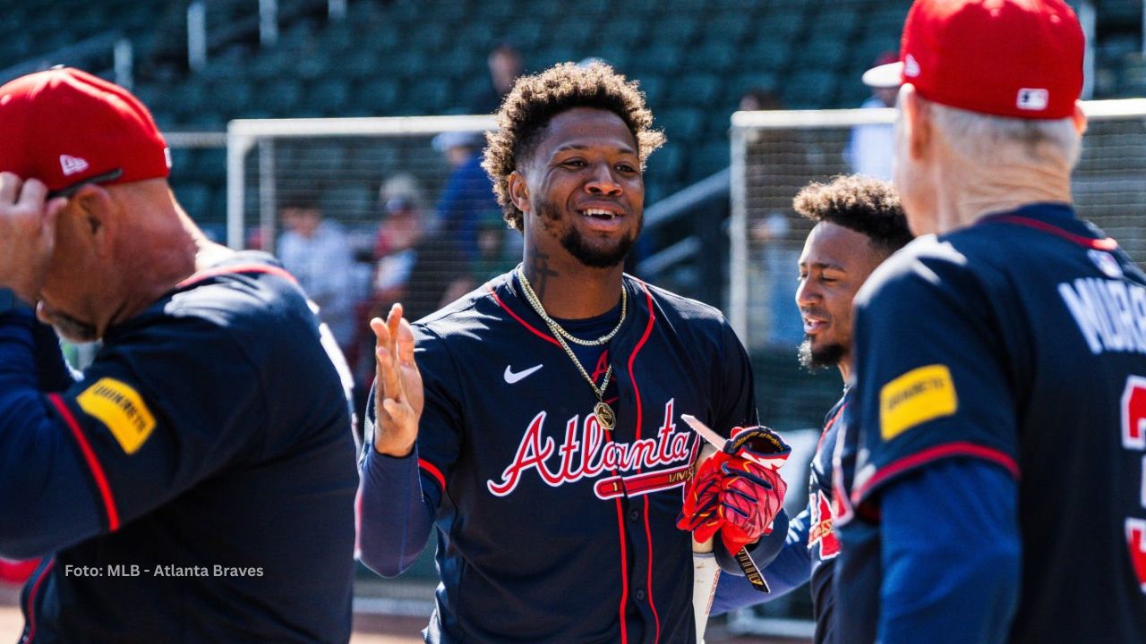Ronald Acuña Jr con el uniforme de Atlanta Braves