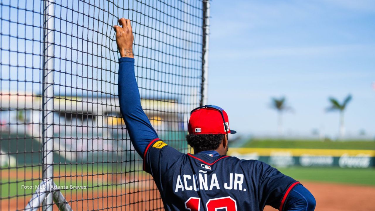 Ronald Acuña Jr con el uniforme de Atlanta Braves