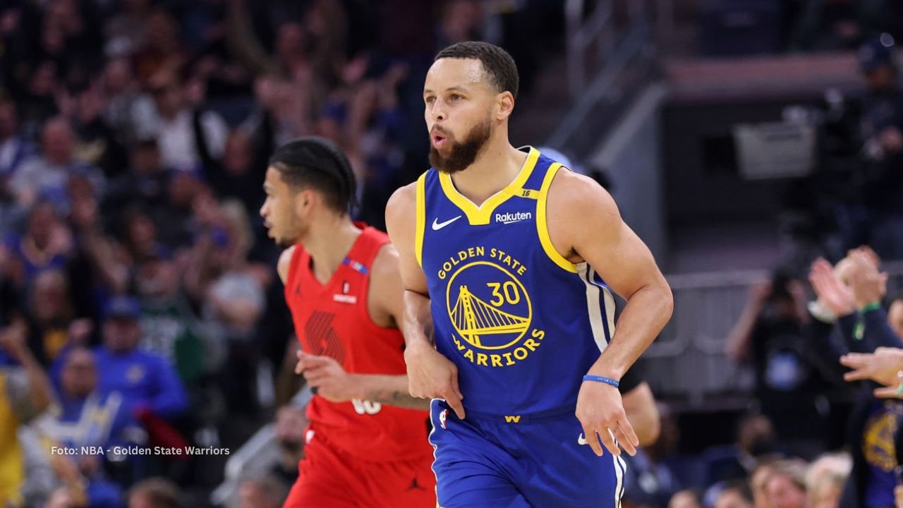 Stephen Curry alcanza 250 triples en NBA, máximo en la historia Stephen Curry alcanza 250 triples en NBA, máximo en la historia