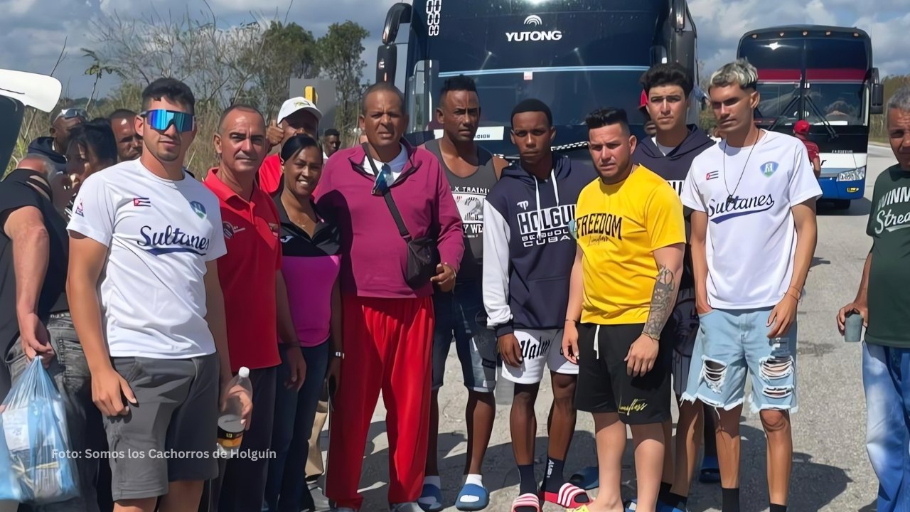 Escándalo en beisbol cubano: Holguín varado por horas en plena carretera Jugadores de Sultanes de Holguín. Beisbol Cubano.