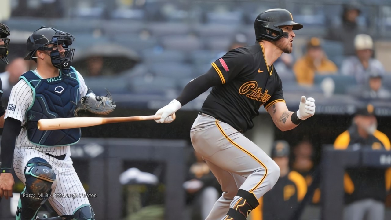 Yasmani Grandal analiza retiro tras rechazar oferta de Atlanta Yasmani Grandal bateando con Pittsburgh Pirates