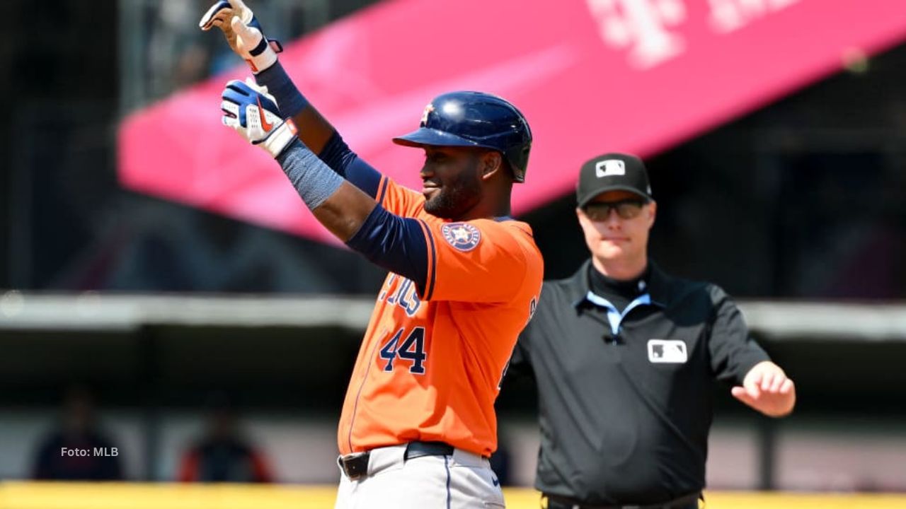 Yuli Gurriel sobre Yordan Álvarez: "No parece cubano bateando" Yordan Alvarez con Houston Astros