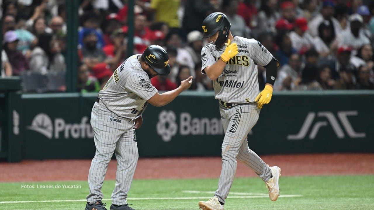 Aledmys Diaz recorriendo las bases tras jonrón con Leones de Yucatán