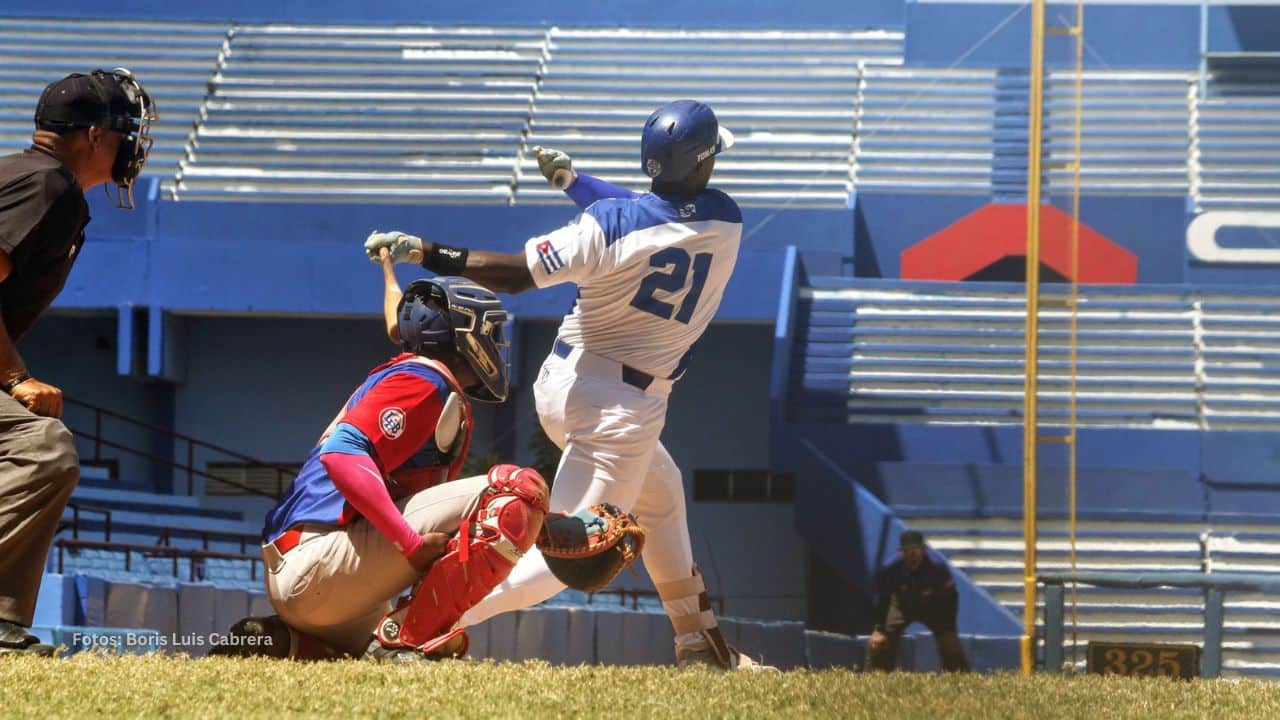 Ángel Hechevarría es Líder con Industriales del Beisbol Cubano