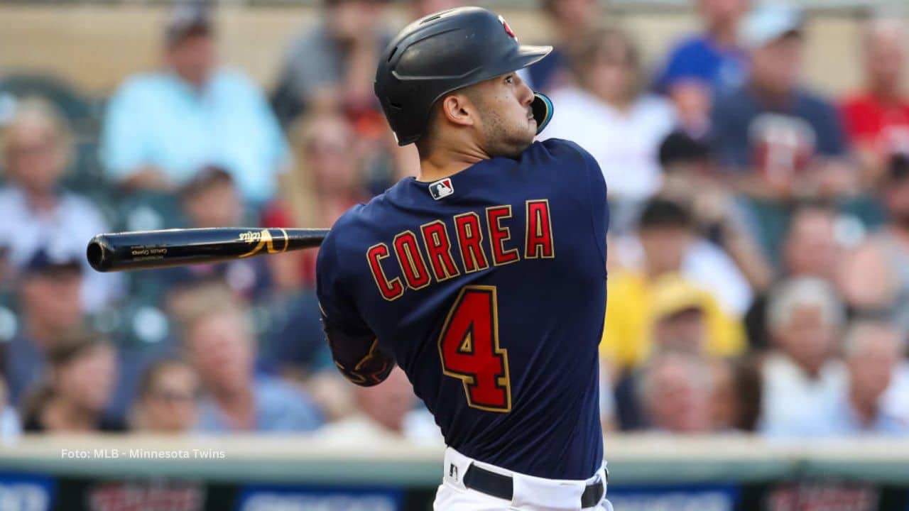 Carlos Correa bateando con Minnesota Twins