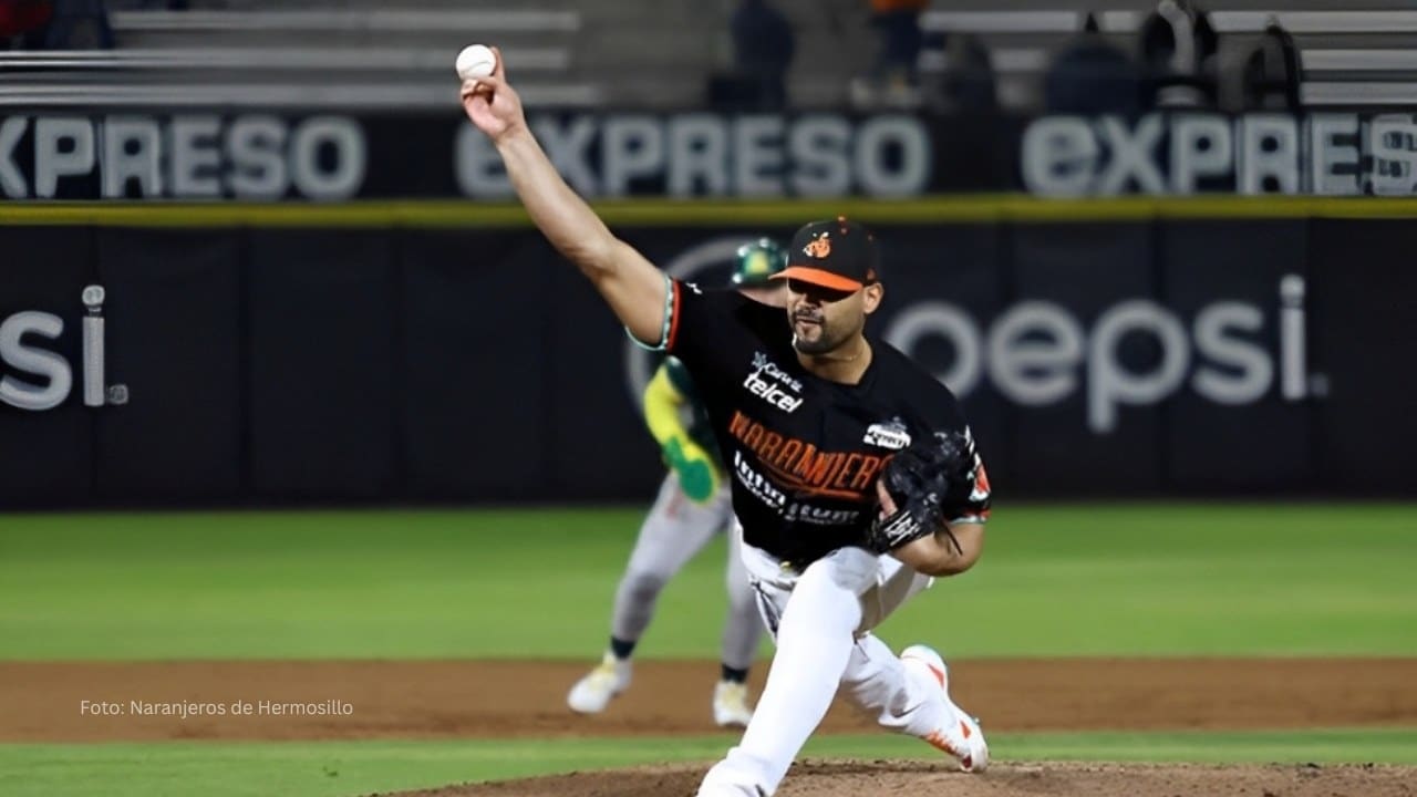 Elian Leyva lanzando con Naranjeros de Hermosillo