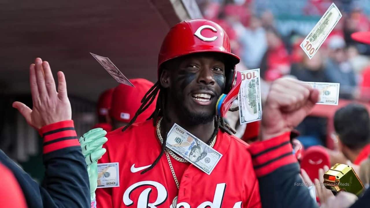 Elly De La Cruz celebrando jonrón con Cincinnati Reds