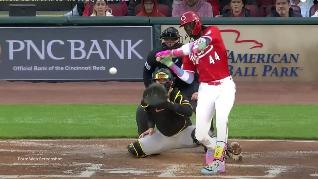 Elly de La Cruz bateando con Cincinnati Reds