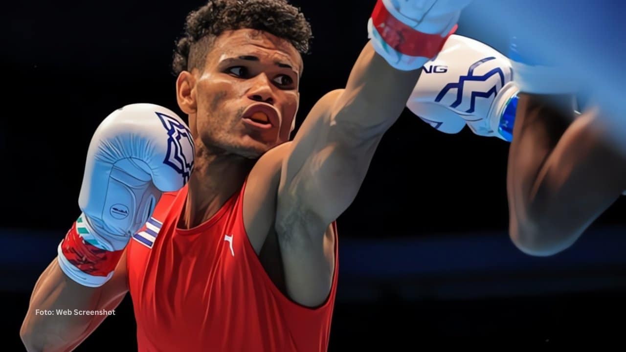 Erislandy Álvarez en un duelo de boxeo