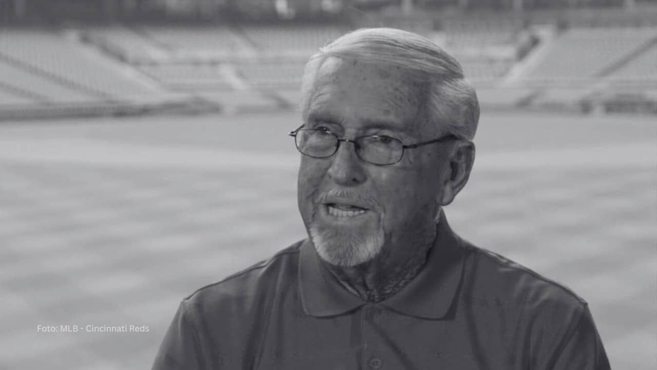 Exjugador de Cincinnati Reds Tommy Helms en una entrevista