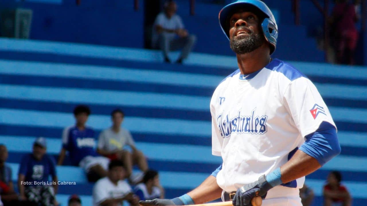 Santiago de Cuba cometió siete errores y sigue mal en la defensa en esta III Liga Élite del beisbol cubano.