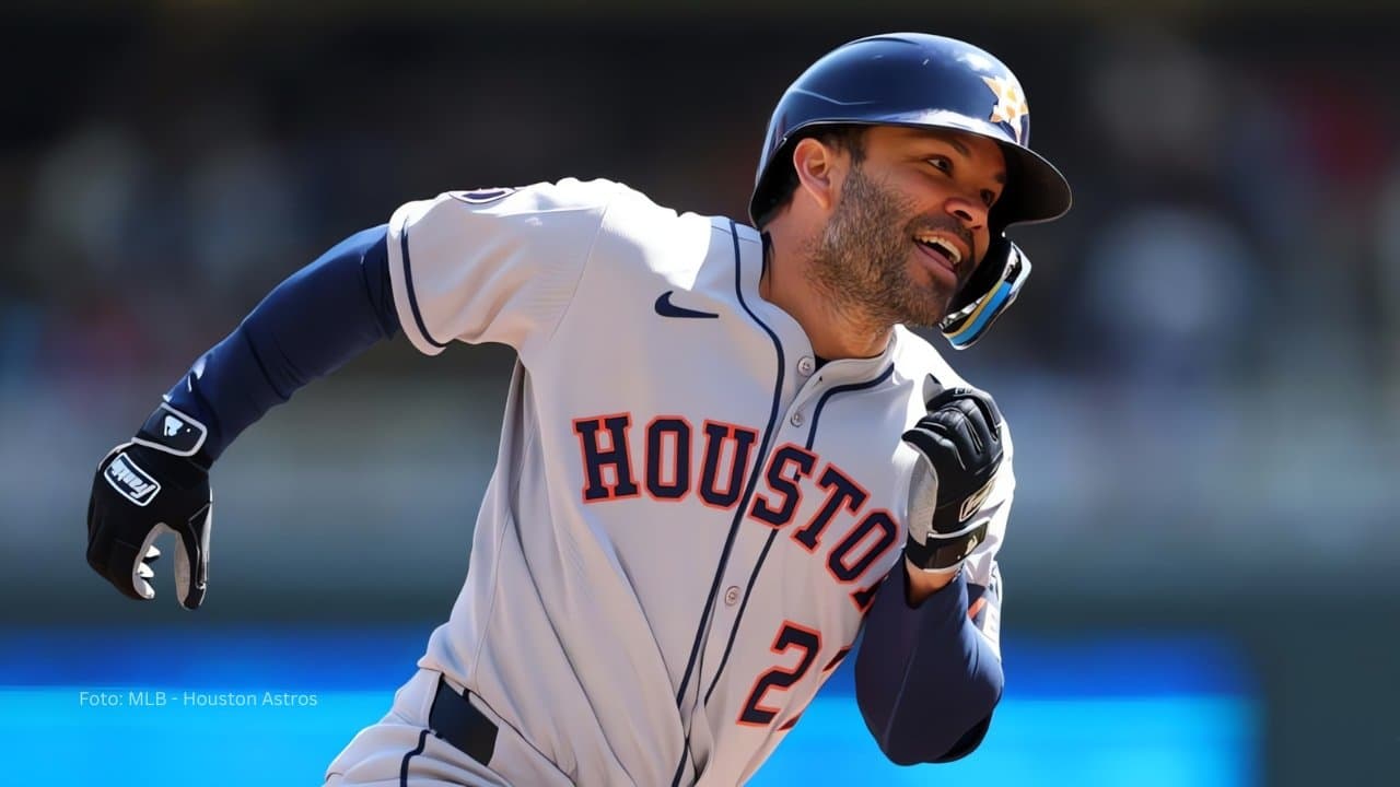 Jose Altuve recorre las almohadillas tras batazo con Houston Astros