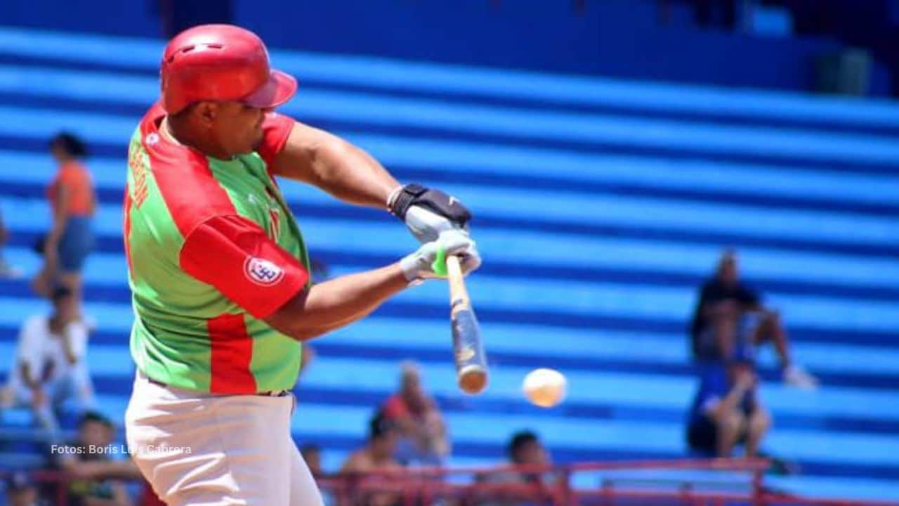 Ángel Hechevarría, Alfredo Rodríguez y Rodolexis Moreno resaltaron a la ofensiva en la jornada del beisbol cubano.