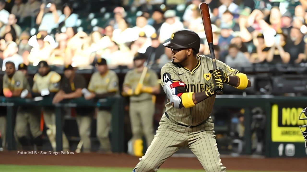 Luis Arráez tomando un turno con San Diego Padres