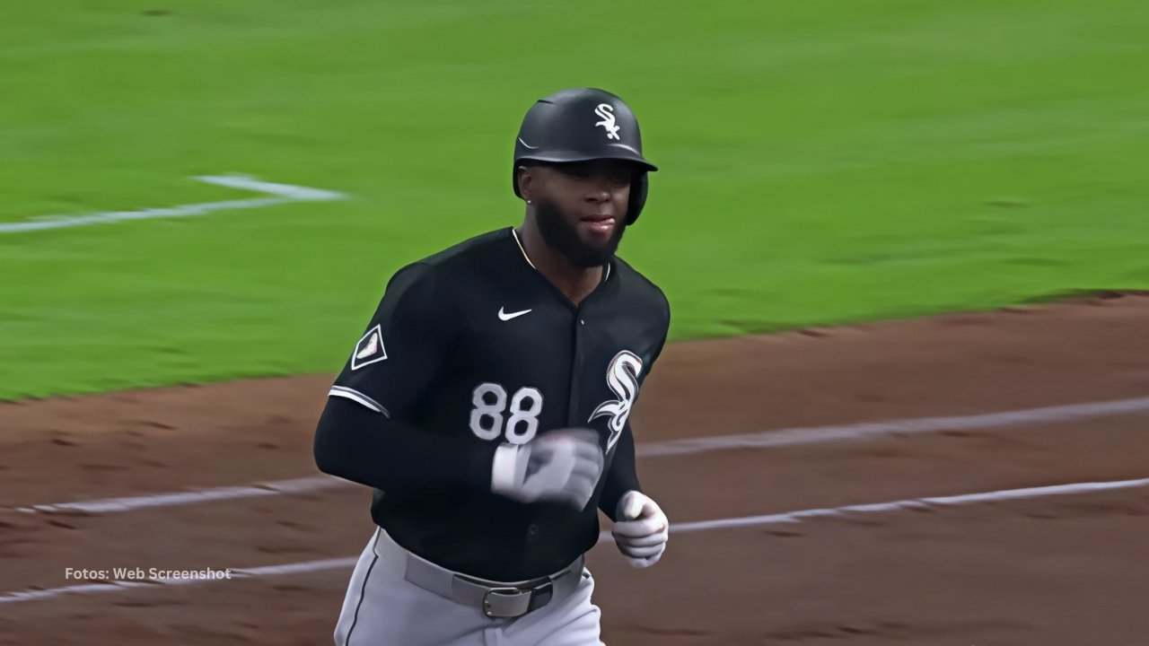 Luis Robert Jr. recorriendo las bases con Chicago White Sox