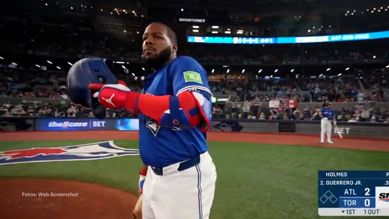 Ovacionan a Vladimir Guerrero Jr. en Toronto tras renovación