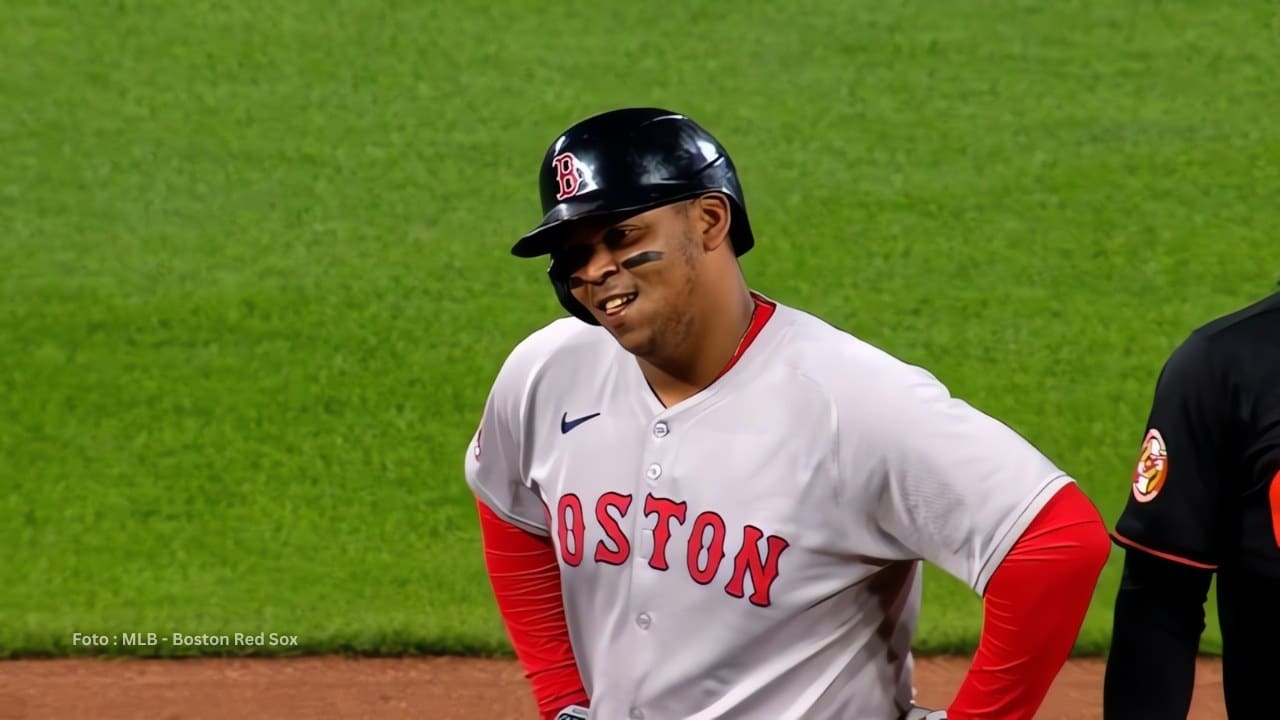 Rafael Devers en un juego con Boston Red Sox