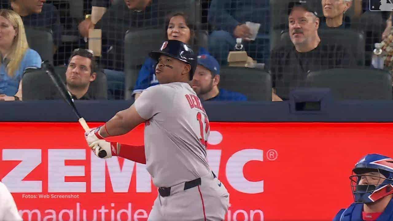 Rafael Devers continuó su resurgimiento ofensivo al conectar un jonrón en juegos consecutivos por primera vez desde agosto de 2024.