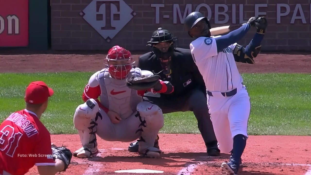 Randy Arozarena conectando cuadrangular con Seattle Mariners