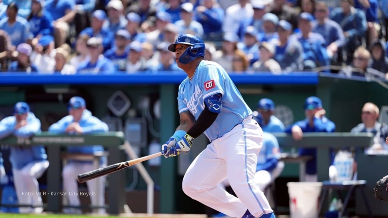 Salvador Pérez bateando con Kansas City Royals