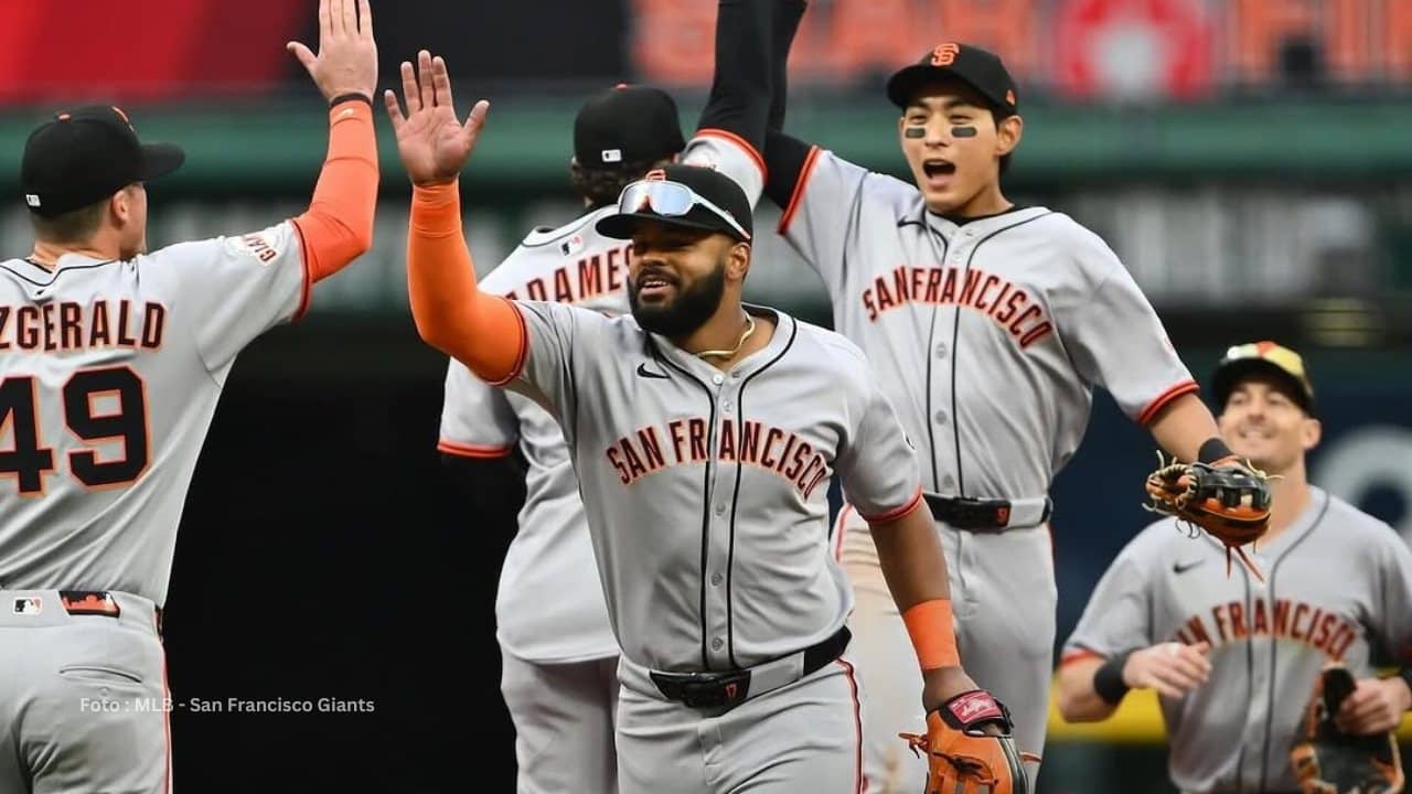 Jugadores de San Francisco Giants celebran la victoria