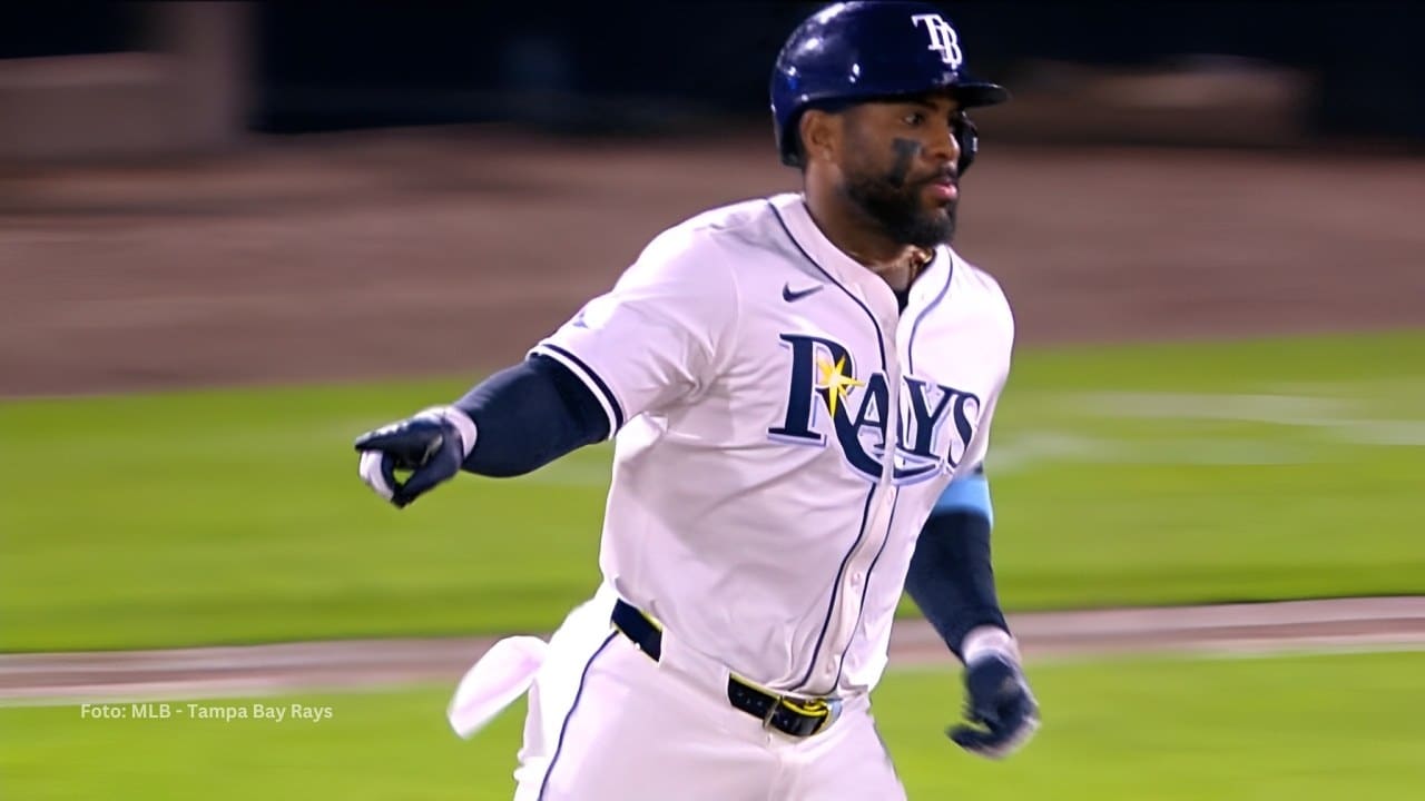 Yandy Diaz recorriendo las bases tras jonrón con Tampa Bay Rays