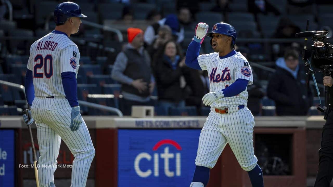 Pete Alonso y Lindor celebrando con New York Mets
