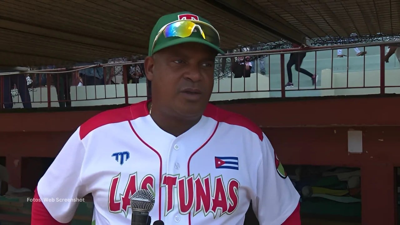 Pablo Civil en una entrevista con el uniforme de Las Tunas