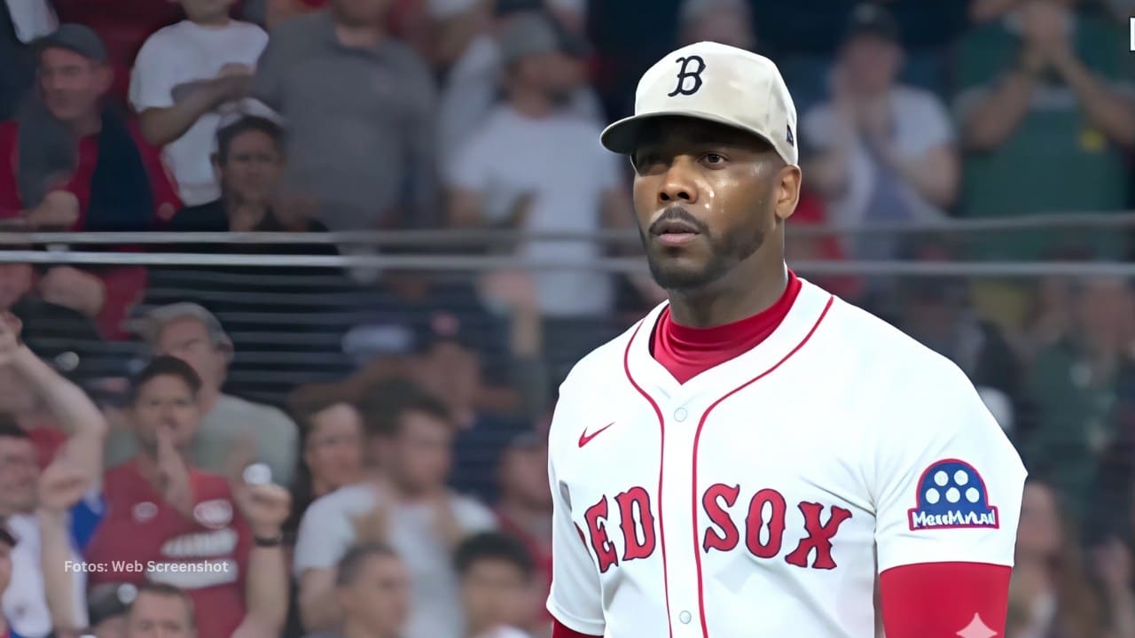 Aroldis Chapman con el uniforme de Boston Red Sox