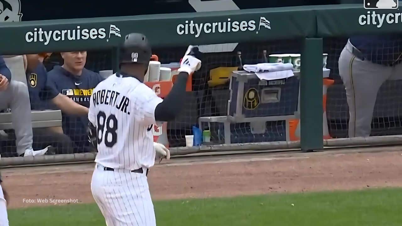 Luis Robert Jr. robó su base número 13 de esta temporada y comparte el mencionado acápite en MLB con Elly De La Cruz.