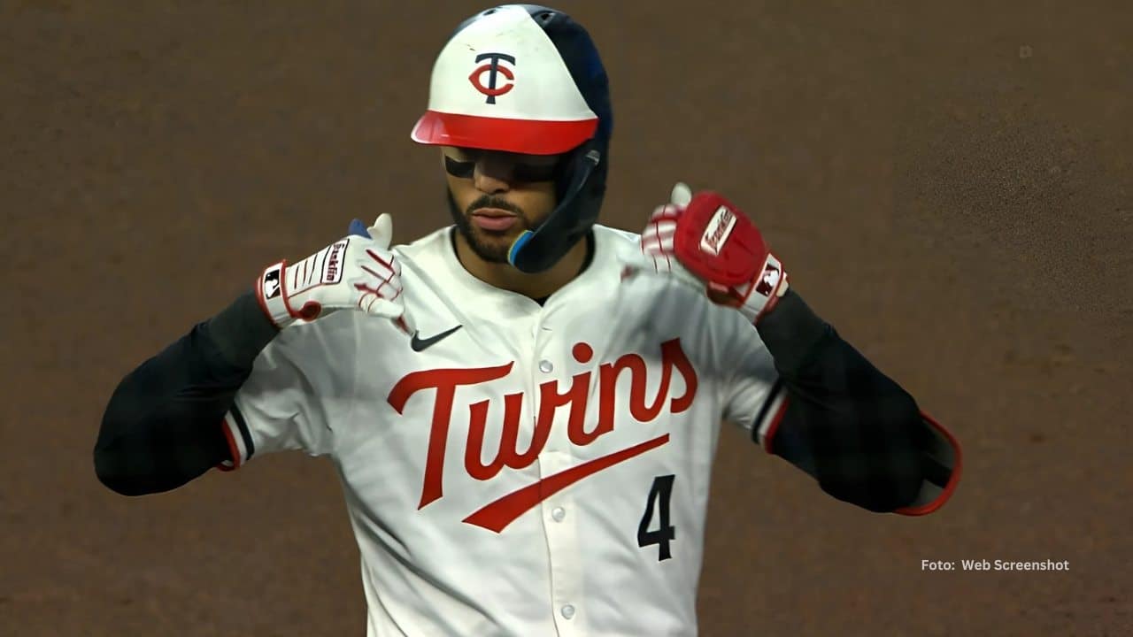 Carlos Correa celebrando un hit remolcador con Minnesota Twins